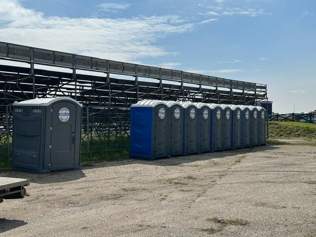 site toilets om a field